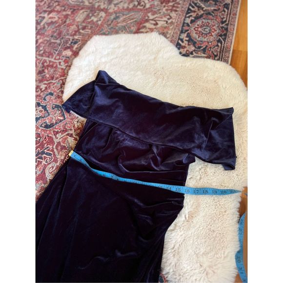 Vince Camuto Blue Velvet Off Shoulder Midi Dress 12 - Picture 8 of 9